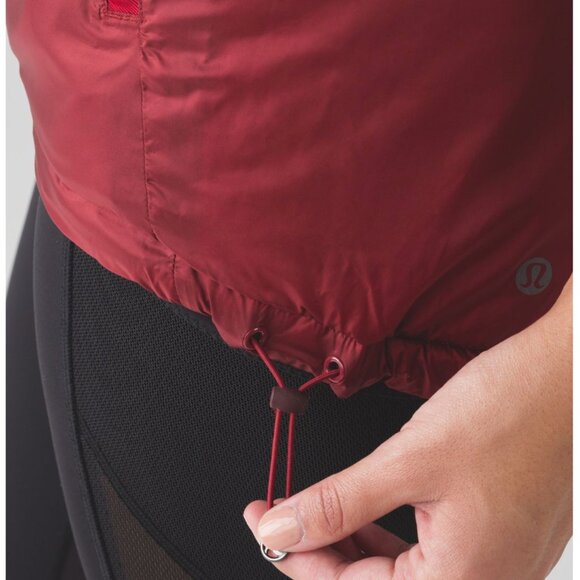 Lululemon Layer Up Reversible Insulated Vest in Bordeaux and Red | Size 4 - Picture 4 of 16